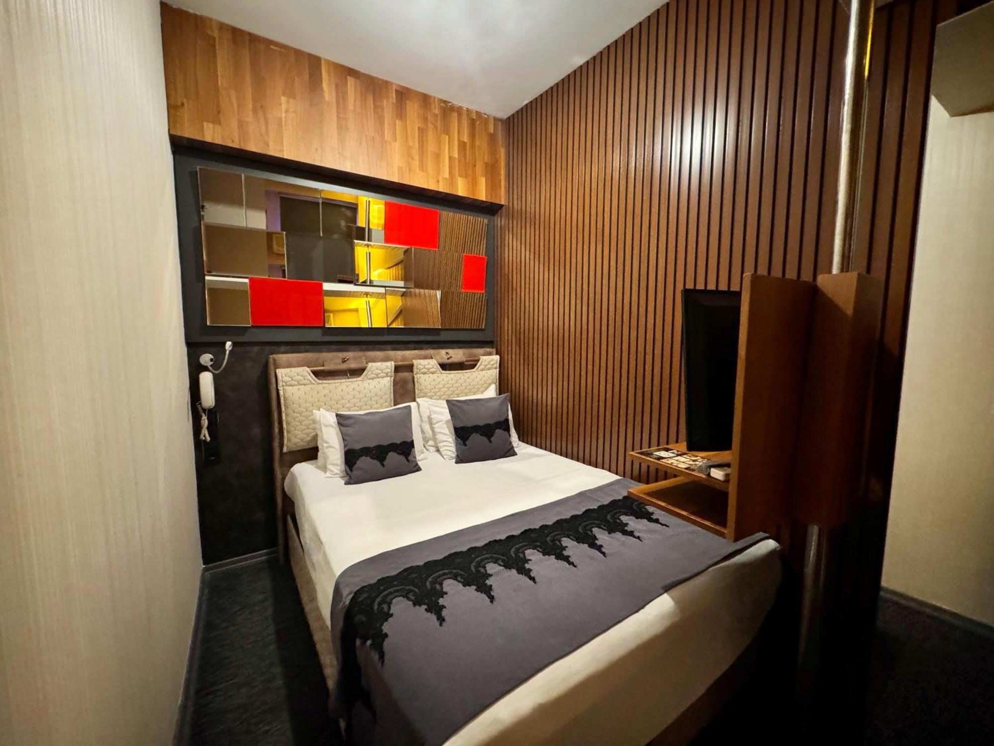 Black Art Otel Istanbul Exterior photo